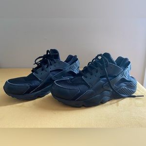 Nike huaraches size 9 black